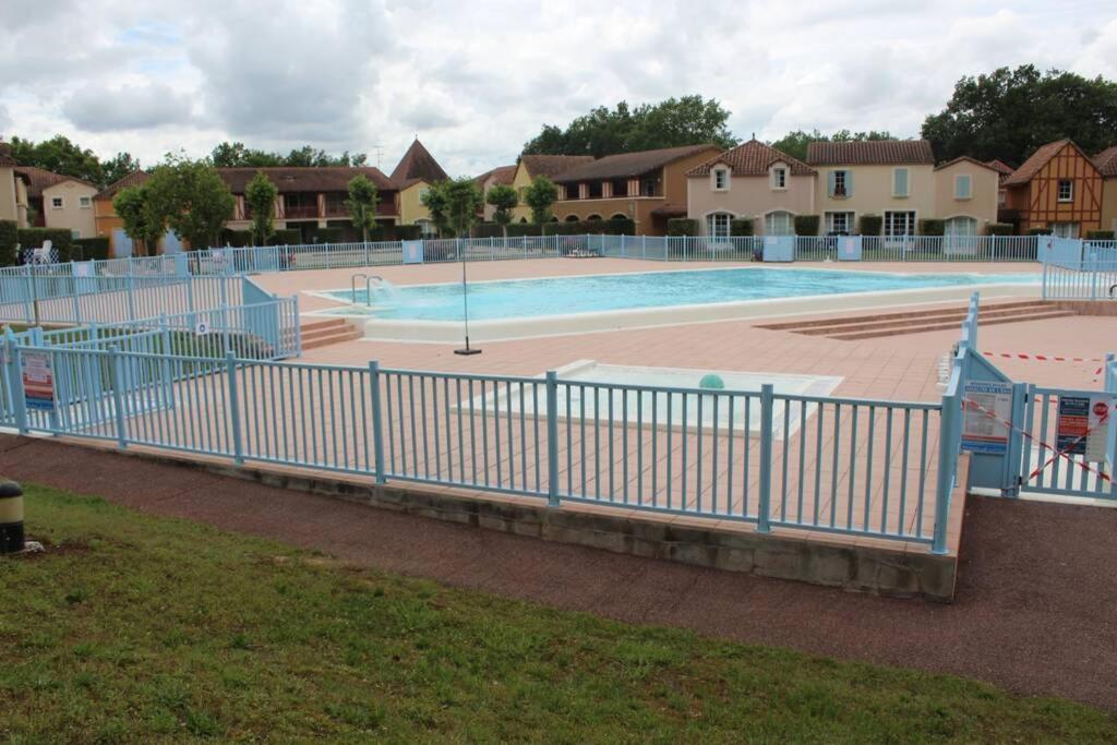 Résidence du Lac-MONFLANQUIN Appartement Piscine Chauffée Exterior foto